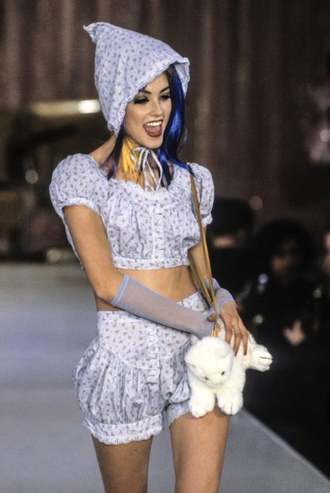 Betsey Johnson Runway, 90s Runway Fashion, Vintage Runway, Runway Outfits, Betsy Johnson, John Galliano, Runway Collection, Runway Models, Fashion Killa