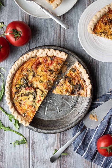 Roasted Tomato and Arugula Quiche is an easy recipe that is perfect for entertaining. This vegetarian savory quiche makes everyone happy. #easyquiche #tomatoquiche #vegetarianquiche #arugulaquiche #quicherecipe #vegetarianquicherecipe Egg Beaters Quiche, Egg Beaters Recipes, Roasted Tomato Quiche, Recipes Quiche, Vegetarian Quiche Recipes, Easy Family Dinner Recipes, House Manager, Butternut Squash Kale, Vegetarian Quiche