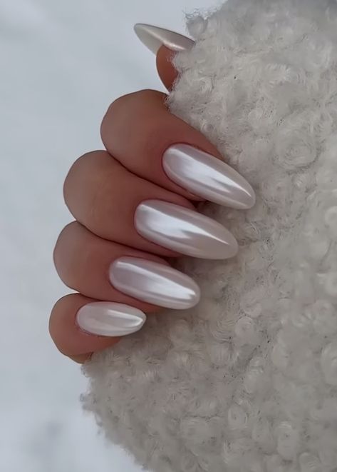 White Metallic Nails, Light Nails, Summery Nails, Chrome Powder, Metallic Nails, Glam Nails, Short Acrylic Nails Designs, Nail Designs Glitter, Elegant Nails