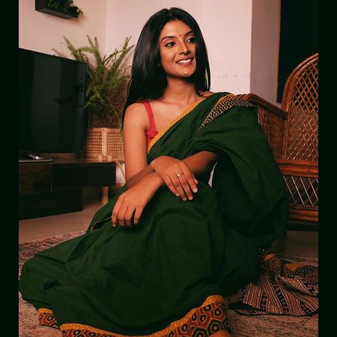 Allu (@aleena_oommen) • Instagram photos and videos Margazhi Designs, Madhulika Kapilavayi, Indian Ethnic Fashion, Keep Me Stylish, Saree Women, Fashion Blogs, Green Saree, Trendy Sarees, Saree Look