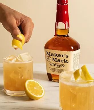 Bourbon Gold Rush Cocktail Recipe | Maker's Mark® Gold Rush Cocktail, Bourbon Cocktail Recipe, Whisky Sour, Cocktail Shots, Best Shakes, Bourbon Cocktails, Alcohol Recipes, Gold Rush, How To Squeeze Lemons