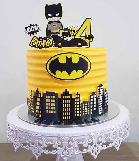 13 Stunning Batman Cake Ideas For Beginner And Pro Bakers. - The Perfect Cake Idea Simple Batman Cake Ideas, Batman Birthday Cake Ideas, Batman Cake Buttercream, 4 Birthday Cake Boy, Cake Designs Birthday For Boys, Batman Cake Design, Batman Theme Cake, Cakes For Boys Birthday, Cake Design For Boys