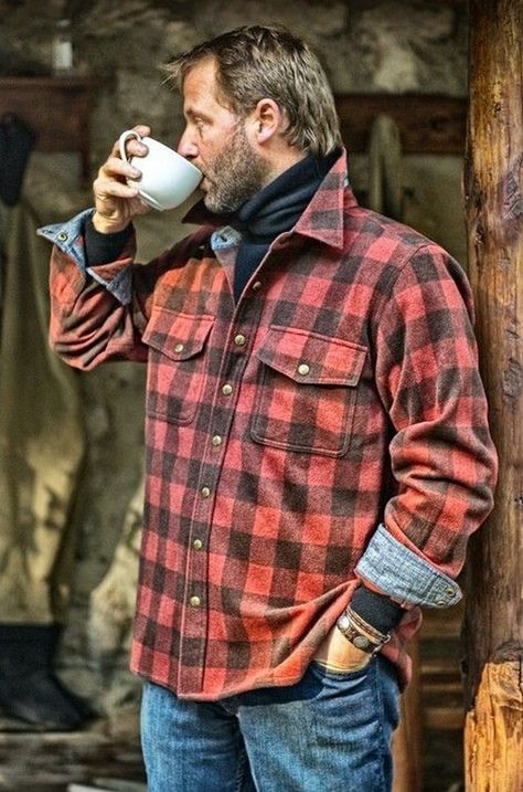 It's Time To Ditch the Hoodie (26 Photos) - Suburban Men Rustic Mens Fashion, Flannel Outfits Men, Lumberjack Style, Rustic Outfits, Flannel Outfits, Rugged Men, Mens Fashion Rugged, Rugged Style, Mountain Man