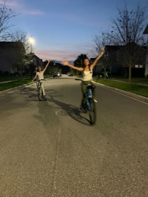 Aesthetic Bike, Night Bike Ride, Watching The Sunset, Hot Summer Nights, Shotting Photo, Summer Plans, Summer Friends, Summer Goals, Summer Bucket Lists