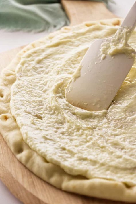 Creamy Garlic Sauce For Pizza, Garlic Butter Crust Pizza, Garlic Cream Sauce For Pizza, Pizza Oven Garlic Bread, Garlic Pizza Recipe, Cottage Cheese Pizza Sauce, Garlic Butter Pizza Sauce, Creamy Garlic Pizza Sauce, White Garlic Pizza Sauce Recipe