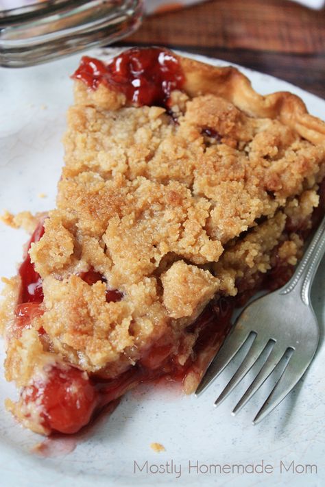 Cherry Pie Crumble, Cherry Crumb Pie, Cherry Pie Bars, Crumb Pie, Cherry Crumble, Cherry Pie Recipe, Canning Cherry Pie Filling, Family Desserts, Strawberry Rhubarb Pie