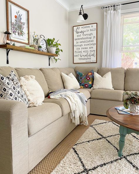 Corner Behind Couch Decor, Ideas Behind Couch, Space Behind Couch, Corner Living Room Ideas, Shelf Above Couch, Behind Couch Decor, Corner Living Room, Apartment Necessities, Behind Couch