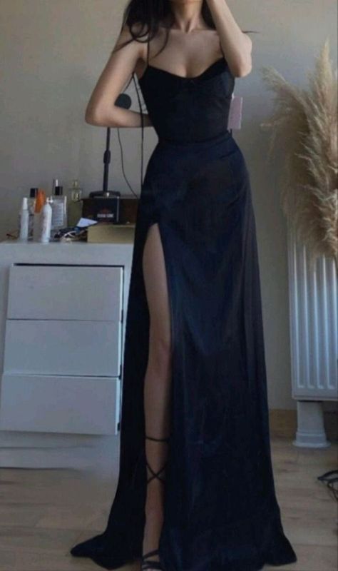 Prom Dress Inspo, Classy Prom, Gaun Fashion, Classy Prom Dresses, Black Prom Dress, Prom Dress Inspiration, Cute Prom Dresses, Pretty Prom Dresses, فستان سهرة