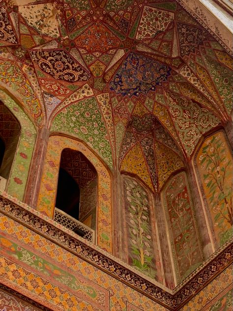 South Asia Architecture, Far East Aesthetic, South East Asia Architecture, South Asian Culture Aesthetic, South Asia Aesthetic, Ancient India Aesthetic, Pretty Mosques, Pakistani Culture Aesthetic, South Asian Architecture