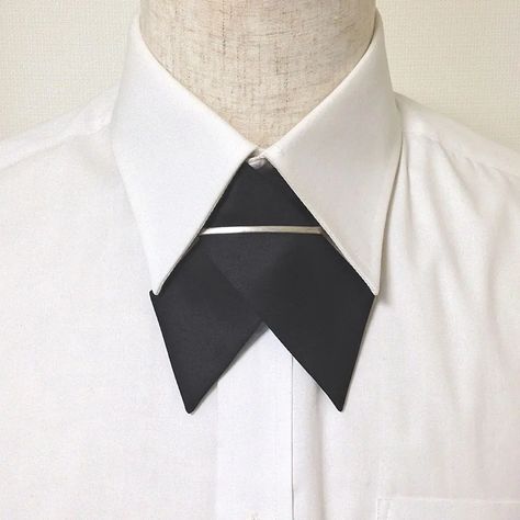 Black Tie Dress Code: A Modern Man's Guide For 2022 Tie A Bow Tie, Black Tie Dress Code, Tie Men, Black Tie Dress, Tie Design, Androgynous Fashion, Suit Accessories, Tie Dress, Fashion Details