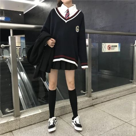 Moda Ulzzang, Preppy Mode, School Sweater, School Preppy, School Uniform Fashion, School Uniform Outfits, Uniform Outfits, Beige Vest, Harajuku Outfits