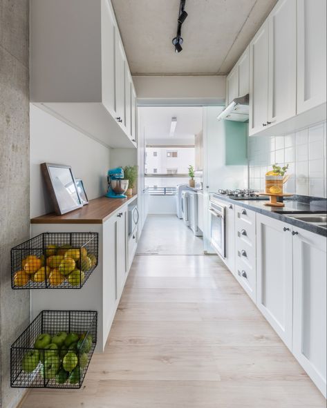 Credits: Studio Guadix Estilo Farmhouse, Home Design Decor, Laundry Room, Pantry, Kitchen Cabinets, New Homes, Home Kitchens, Farmhouse, House Design