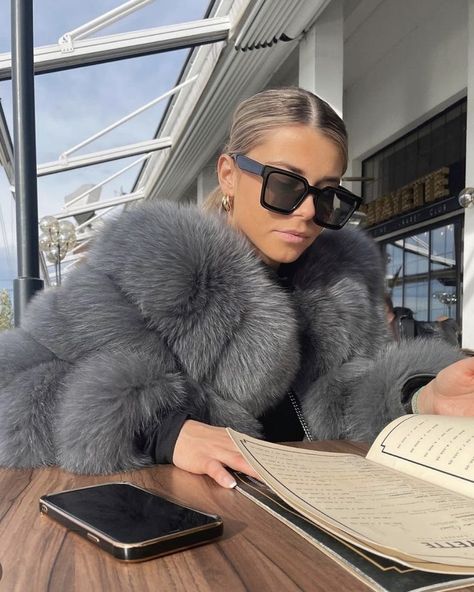 Grey Fur Coat Outfit, Fur Coat Outfit Winter, Grey Fur Jacket, Puffer Jacket Fur Hood, Puffer Jacket With Fur, Girls Fur Coat, Fur Coat Outfit, Grey Fur Coat, Fabulous Fox