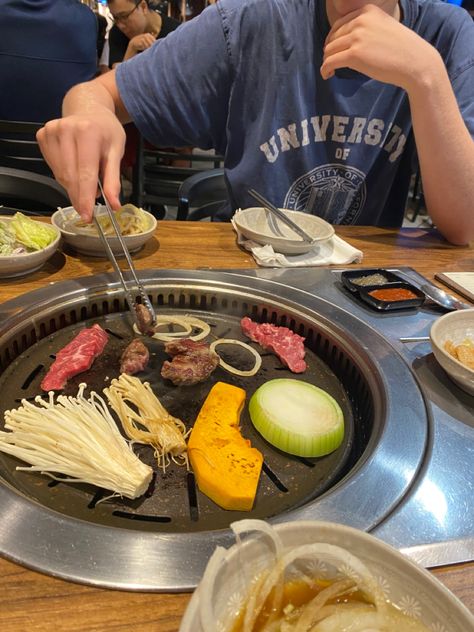 Korean Date Aesthetic, Date Aesthetic Korean, Date Fake, Ramen Date Aesthetic Couple, Street Food Date Couple Aesthetic, Korean Couple Restaurant Date, Chinese Food Date Night Aesthetic, Lunch Date Aesthetic, Korean Date