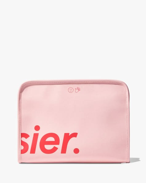 The Beauty Bag Glossier Beauty Bag, Glossier Beauty, Christmas Wishlist Ideas, Glossier Bag, Girly Christmas Gifts, Inexpensive Christmas Gifts, Teen Christmas Gifts, Bday Wishlist, Sephora Skin Care