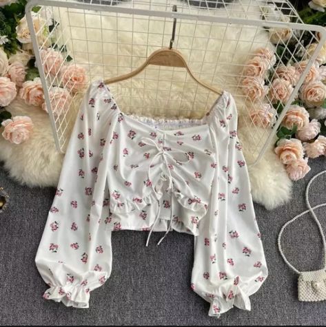 Crop Top Lengan Panjang, Baju Crop Top Korea, Baju Crop Top, Latest Ladies Tops, Sabrina Top, Outfits Hijab, Cute Dress Outfits, Blouse Models, Ladies Top