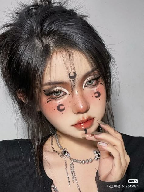 Aesthetic Festival, Egirl Makeup, Rude People, Halloween Makeup Pretty, Cute Eye Makeup, Anime Makeup, Witch Makeup, Face Art Makeup, Graphic Makeup