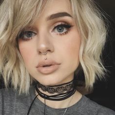 Philtrum Piercing, Inverted Bob Haircuts, Medusa Piercing, Septum Piercings, Girls Short Haircuts, Face Piercings, Cute Short Haircuts, Cute Piercings, Facial Piercings