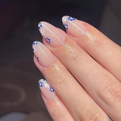 Blue Acrylic Nails Flowers, White French With Blue Flowers, Light And Dark Blue Nail Designs, Blue Navy Nails Designs, Flower Blue Nails, Nail Designs Navy, Nails Blue Flowers, Amsterdam Nails, Nagel Design