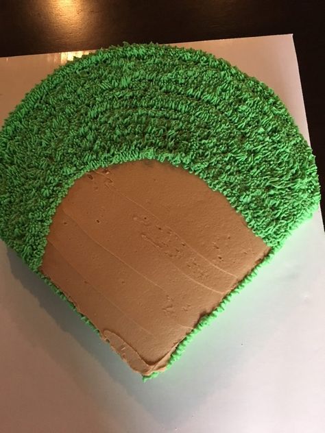 Simple Round Cake, Baseball Field Cake, Baseball Theme Cakes, Baseball Cakes, Baseball Birthday Cakes, Baseball Treats, Red Icing, Green Icing, Baseball Theme Birthday