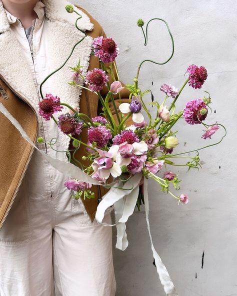 Comment a “💜” if you would walk down the aisle with this bouquet ✨🫶🏻👰🏼‍♀️ #bridalmakeup #weddingbouquet #weddingflowers #floraldesign Fever Few Flower, Sculptural Bridal Bouquet, Bouquet Wedding Pink, Sculptural Flowers, Aisle Arrangements, Dahlias Wedding, Beautiful Bridal Bouquet, Flower Arrangement Designs, Flower Arch