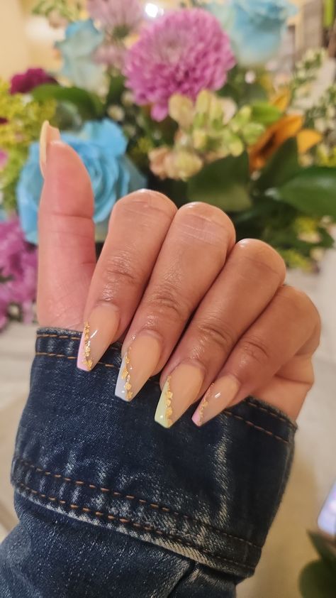 Pastel coffin nails w/ gold flakes Nails W Gold Flakes, Nails W Gold, Gold Flake Nails, Gold Flake, Gold Flakes, Coffin Nails, Nail Designs, Pastel, Nails