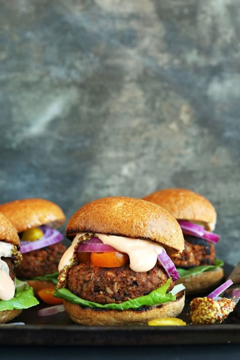 Easy Grillable Veggie Burgers Grillable Veggie Burger, Falafel Vegan, Minimalist Baker, Veggie Burgers, Vegan Burgers, Veggie Burger, Lunch Snacks, Burger Recipes, Whole Foods