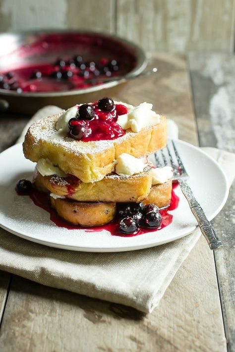 Mixed Berry Mascarpone French Toast - Foodness Gracious Easy Vegan French Toast, Honey Mascarpone, Burrito Vegan, Vegan French Toast, Vegan French, Vegan Breakfast Easy, Quick Easy Vegan, Breakfast Low Carb, Mascarpone Cream