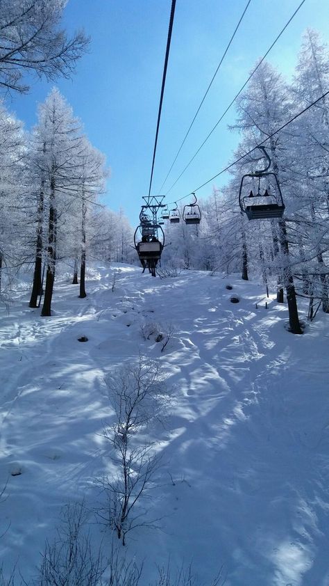 Ski Lift Aesthetic, Alpine Aesthetic, Ski Village, Skiing Aesthetic, Ski Culture, Snowboarding Trip, Snow Time, Snow Trip, Aesthetic Couple