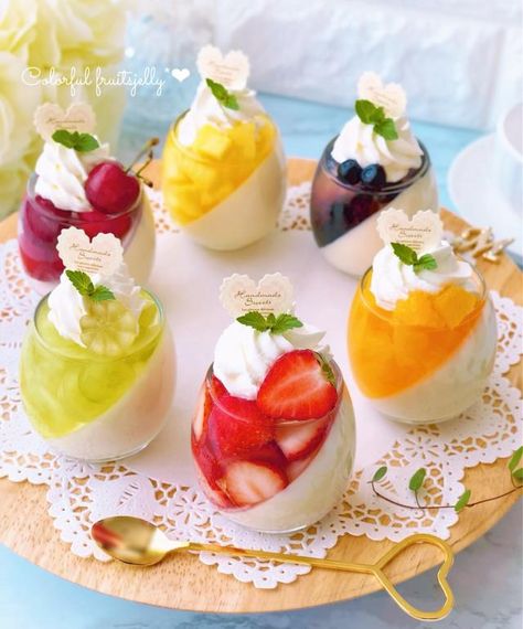 Fruit Jelly, Fancy Desserts, Cute Desserts, Food Platters, Food Presentation, Puddings, Cafe Food, Summer Desserts, Yummy Food Dessert