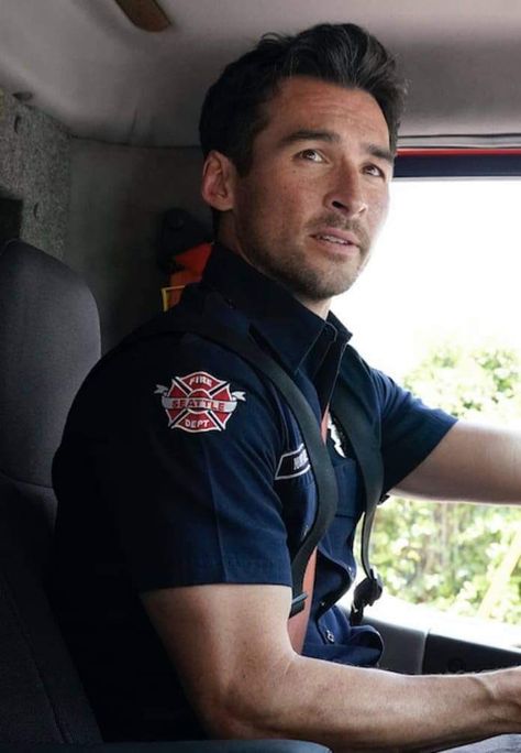 Jay Hayden Travis Montgomery, Jay Hayden, Sara Ramirez, Kate Walsh, Station 19, Things To Do When Bored, Tv Actors, Fav Celebs, Greys Anatomy