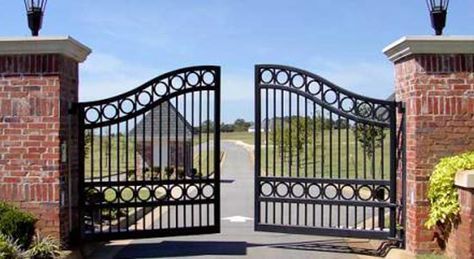 Farm Gates Entrance, Entrance Gates Driveway, Property Gates, Metal Driveway Gates, House Front Wall Design, Metal Garden Gates, Yard Gate, Mexican Hacienda, Steel Gate Design