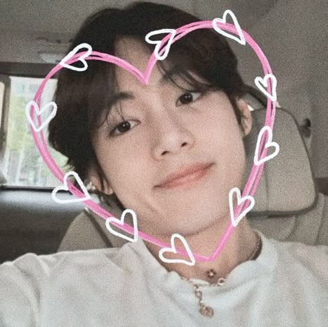 Taehyung Heart, Tae Icons, Taehyung Selca, No Tiktok, Taehyung Photoshoot, Kim Taehyung Funny, First Love Bts, Kim Taehyung Wallpaper, Bts Aesthetic