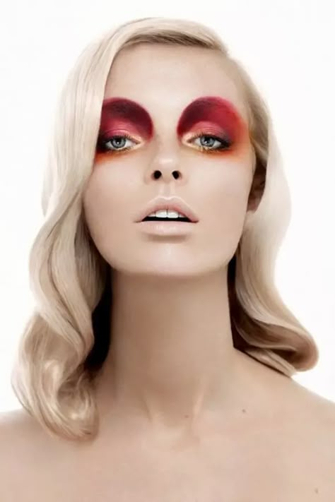 Beauty or Art Stunning Avant Garde Makeup ... Extreme Make-up, Catwalk Makeup, Fantasy Make-up, Fashion Editorial Makeup, Drag Make-up, High Fashion Makeup, Avant Garde Makeup, Make Up Inspiration, Runway Makeup