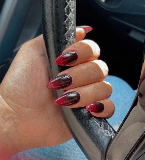 Halloween Nails Round, Red Black Almond Nails, Ombré Halloween Nails, Black To Red Nails, Black And Red Nails Ombre, Almond Black And Red Nails, Red And Black Ombré Nails, Red Riding Hood Nails Halloween, Red Black Halloween Nails