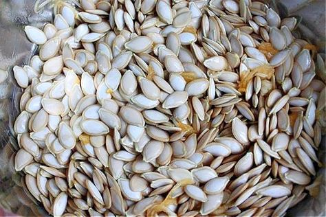 How To Roast Pumpkin Seeds - The Flip Flop Barnyard How To Roast Pumpkin, Roast Pumpkin Seeds, Pumpkin Pulp, Seed Recipes, Pumpkin Seed Recipes, Easy Halloween Food, How To Roast, Roasted Pumpkin, Roasted Pumpkin Seeds