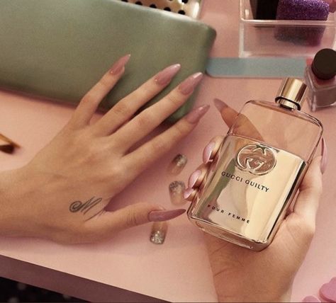 Lana Del Rey Gucci Guilty, Lana Nails Aesthetic, Lana Del Rey Hands, Lana Del Rey Perfume, Lana Del Ray Nails, Lana Del Rey Nails Inspiration, Lana Del Rey Jewelry, Lana Nails, Lana Del Rey Nails