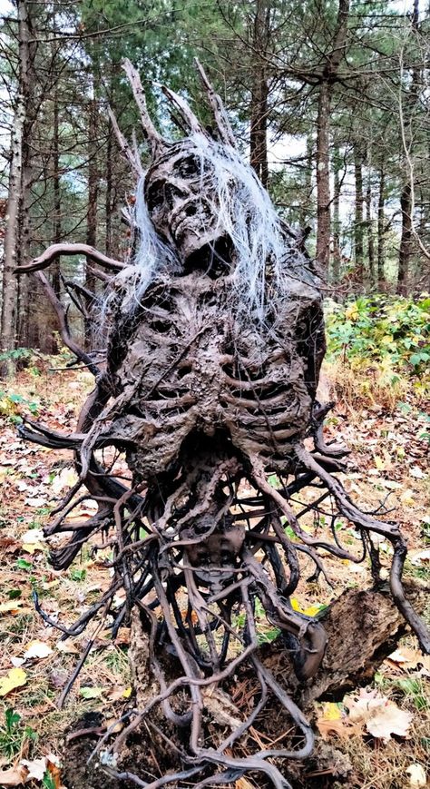 Strašidelný Halloween, Scary Halloween Decorations Outdoor, Scary Halloween Decorations Diy, Halloween Creatures, Halloween Diy Outdoor, Outdoor Halloween Decorations, Halloween Outside, Yard Haunt, Halloween Props Diy