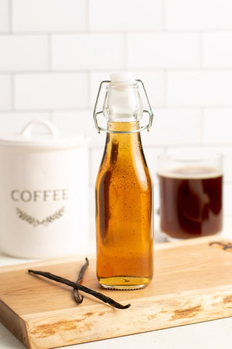 Homemade Vanilla Coffee Syrup (Starbucks Copycat) - Olivia's Kitchen Coffee Sauce Recipe, Vanilla Coffee Syrup, Vanilla Simple Syrup, Vanilla Syrup For Coffee, Coffee Shop Drinks, Homemade Coffee Syrup, Starbucks Vanilla, French Vanilla Coffee, Simple Syrups