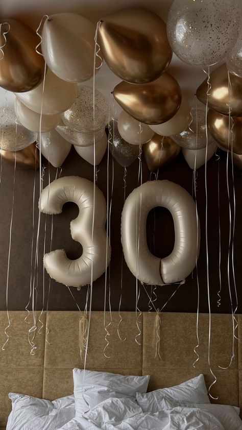 Bday Balloons Aesthetic, Balloons 18th Birthday, 30th Bday Balloons, 30th Bday Aesthetic, 30th Birthday Room Decorations, 30 Flirty And Thriving Party Decorations, 30th Birthday Party Aesthetic, Aesthetic 30th Birthday, Golden Birthday Party Theme