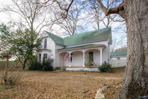 Circa 1885 Victorian Farmhouse For Sale W/Garages on 3 Acres Alabama $275,000 - Country Life Dreams 1860 Farmhouse, Big Old Farmhouse, Victorian Ranch House, Folk Victorian House Plans, 1870s Farmhouse, Folk Victorian Farmhouse Interior, 1900s Farmhouse, Farmhouse Molding, Victorian Farmhouse Exterior