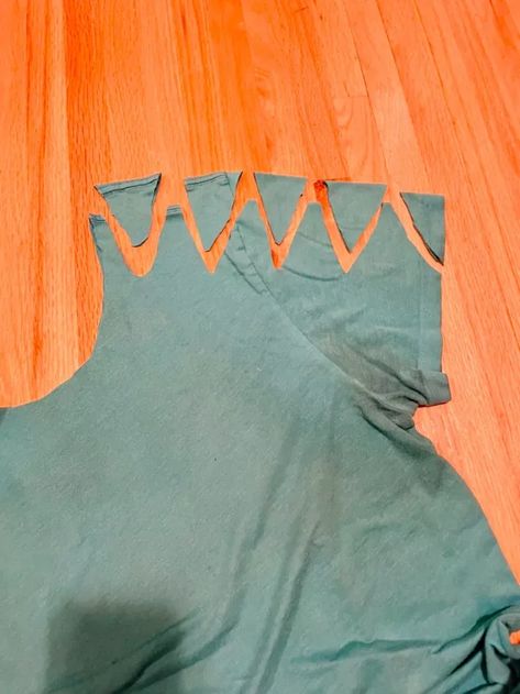 Cut Sleeves Off Tshirt, T Shirt Redesign, No Sew Refashion, T Shirt Remake, Cut Tshirt Diy, Fashion Workshop, Cut Up T Shirt, Cut Shirt Designs, Work Out Clothes