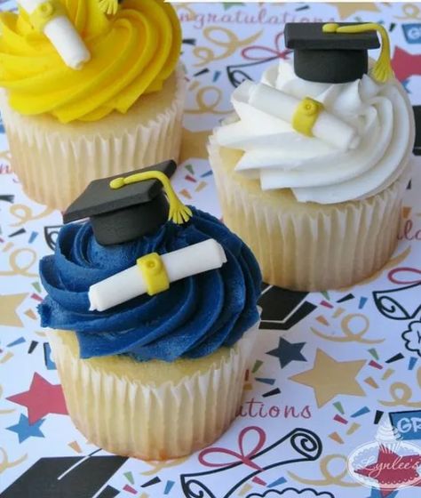 Cupcake Graduation Ideas, Grad Cupcakes Ideas, Graduation Cupcake Cake, Graduation Party Cupcakes, Cake Paris, Graduation Party Desserts, Graduation Treats, Graduation Desserts, Graduation Party Cake