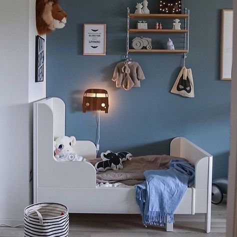 boy's room with ikea busunge bed Stylish Kids Room, Kids Room Bed, Ikea Kids Room, Ideas Habitaciones, Ikea Kids, Bedding Inspiration, Toddler Boys Room, Ikea Bed, Toddler Rooms