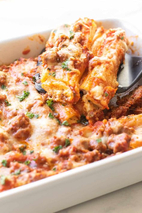 Manicotti With Meat Sauce, Manicotti With Meat, Meat Manicotti, Cozy Pasta, Dessert Recipes Crockpot, Baked Manicotti, Manicotti Pasta, Cheese Manicotti, Slow Cooker Bolognese