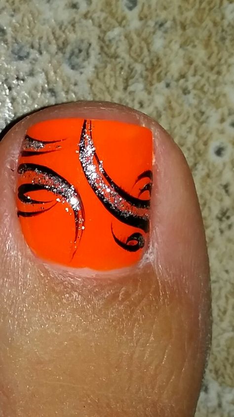 Design Toe Nail Designs Halloween, Toenail Art Designs Fall, Orange Toe Nail Designs, Halloween Pedicure Designs, Fall Toenail Designs, Halloween Pedicure Ideas, Fall Toe Nail Designs, Toe Nail Designs For Fall, Nail Designs Toenails