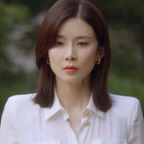 Lee Bo Young, Middle Aged Woman, Woman Power, Middle Aged Women, Korean Actresses, Korean Actress, Middle Age, Powerful Women, Actresses