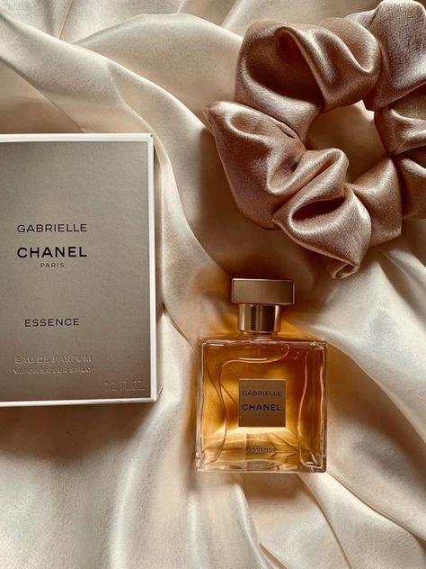 Perfume Flatlay Photography, Chanel Perfume Photography, Fragrance Flatlay, Nathalia Core, Essence Core, Chanel Gabrielle Perfume, Gabrielle Core, Perfume Flatlay, Coco Chanel Aesthetic