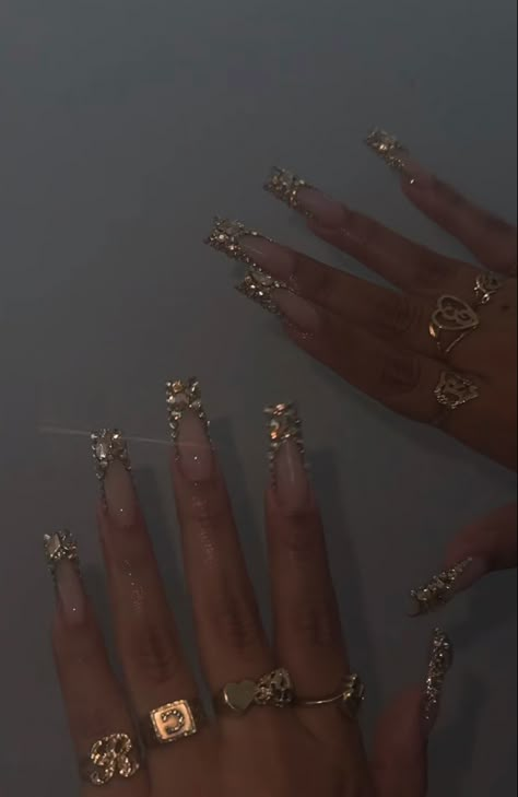 Gold Aesthetic Nails, Nails With Gold Rings, 22nd Birthday Nails, Gold Square Nails, Nails Acrylic Gold, Gold Birthday Nails, 18th Birthday Nails, Gold Nail Set, Gold Prom Nails