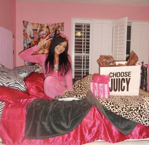 Jersey Shore Room Aesthetic, 00s Room, Y2k Bedroom Decor, Ayesha Core, Trashy Y2k Bedroom, 2000s Bedroom, Small Space Decor, Mc Bling, Trashy Y2k Aesthetic